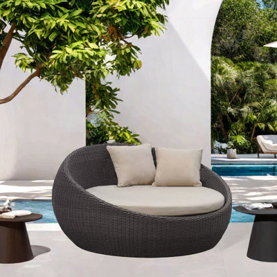 Rattan Courtyard Patio Daybed 70.87