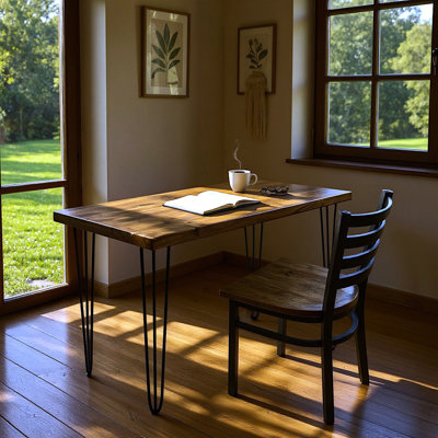 Desk by Heirloum
