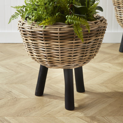 Melksham Round Pedestal Plant Stand by Bay Isle Home