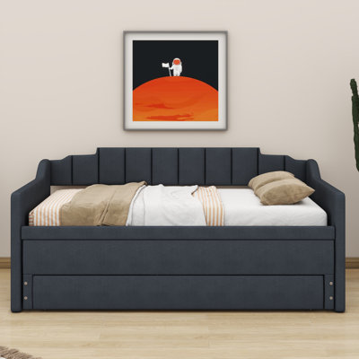 Hedglin Twin Size Upholstered Daybed with Trundle by Latitude Run