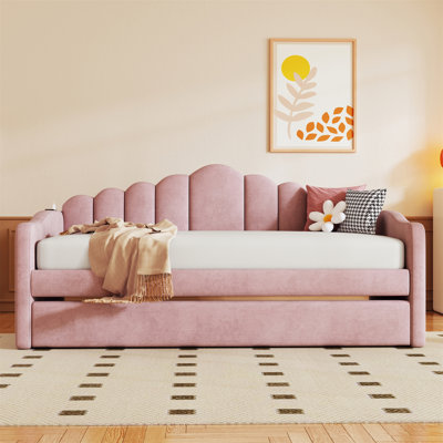 Upholstered Daybed With Advanced Features by Latitude Run
